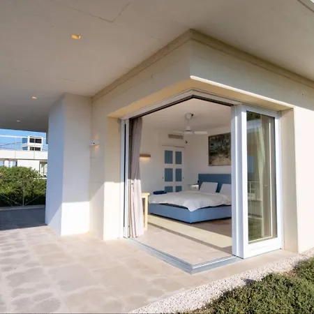 Villa Dea Overlooking The Harbor Of