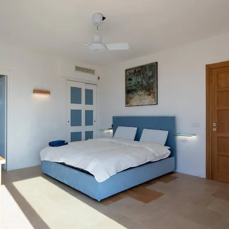 Dea Overlooking The Harbor Of Porto Cervo