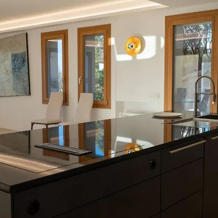 Villa Dea Overlooking The Harbor Of