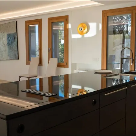 Dea Overlooking The Harbor Of Villa *