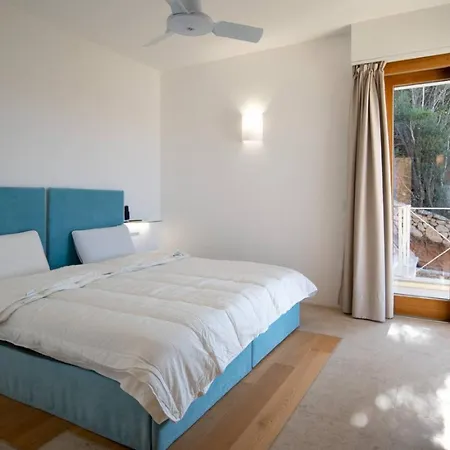 Dea Overlooking The Harbor Of Porto Cervo