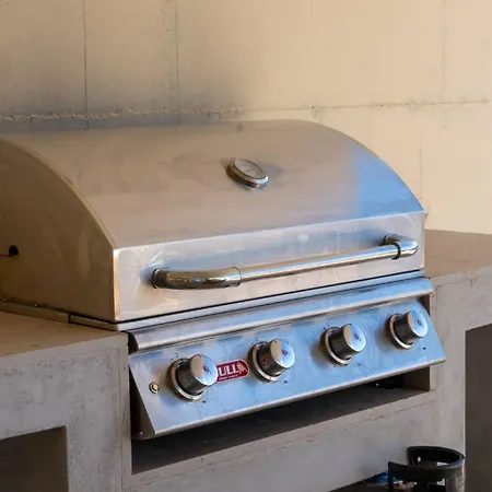 Dea Overlooking The Harbor Of Villa