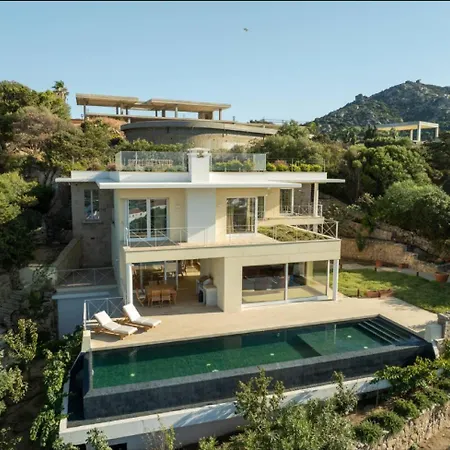 Dea Overlooking The Harbor Of Villa Porto Cervo