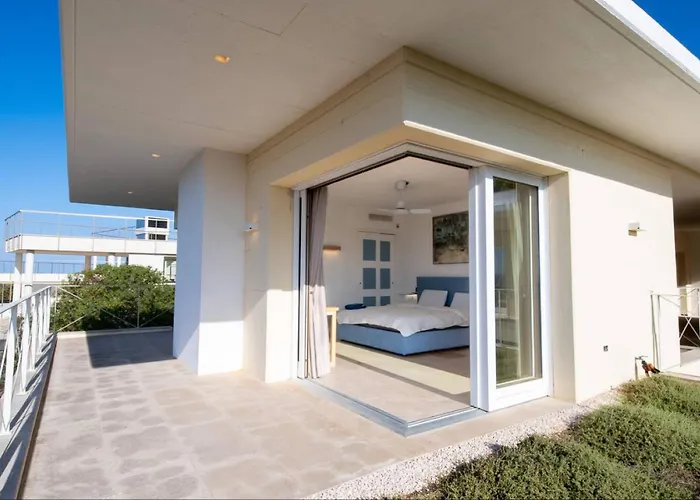 Villa Dea Overlooking The Harbor Of