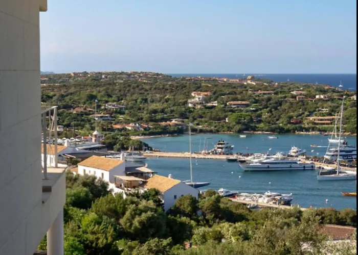 Dea Overlooking The Harbor Of Villa